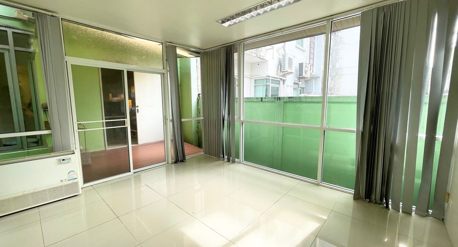 À vendre 2 chambres maison de ville à Prawet, Bangkok