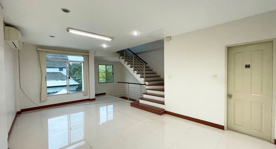 À vendre 2 chambres maison de ville à Prawet, Bangkok