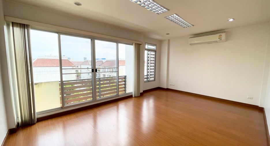 À vendre 2 chambres maison de ville à Prawet, Bangkok
