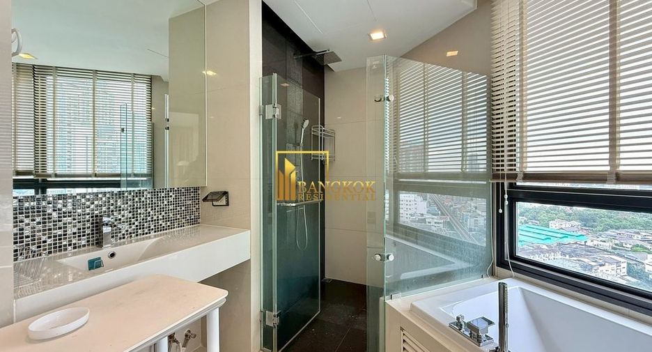 For rent 2 bedrooms condo in Khlong Toei, Bangkok