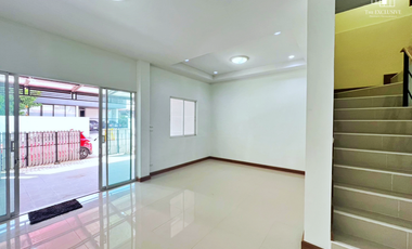 For sale 4 Beds townhouse in Thanyaburi, Pathum Thani