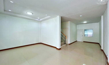 For sale 4 Beds townhouse in Thanyaburi, Pathum Thani