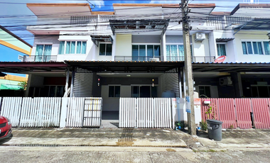 For sale 4 Beds townhouse in Thanyaburi, Pathum Thani