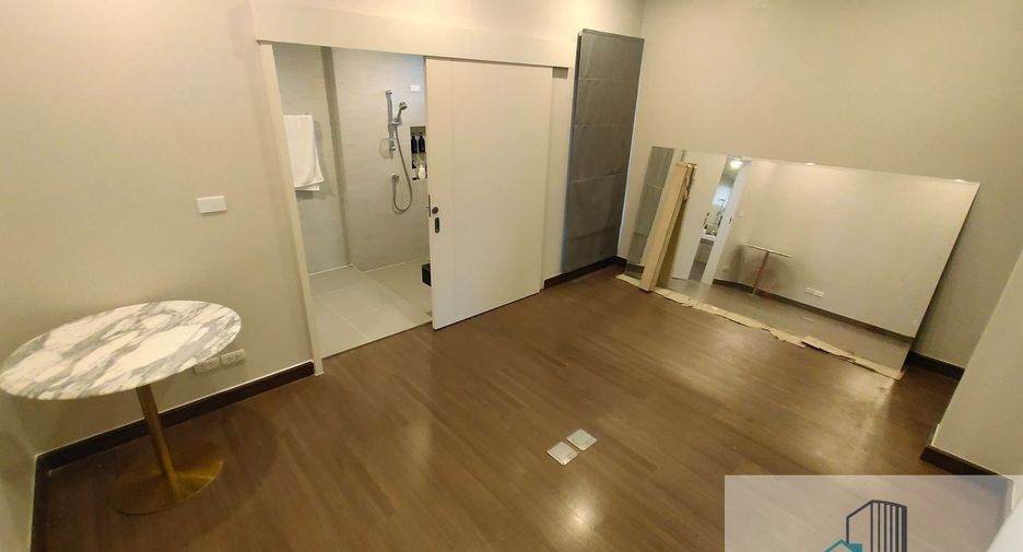 For sale 5 bedrooms house in Saphan Sung, Bangkok