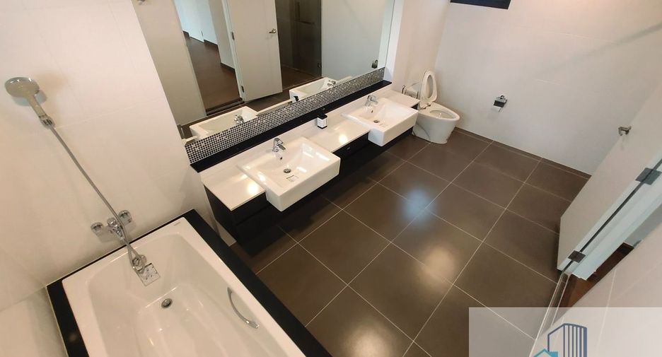 For sale 5 bedrooms house in Saphan Sung, Bangkok