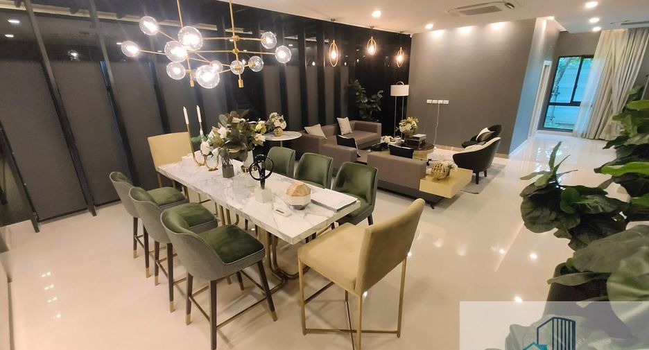 For sale 5 bedrooms house in Saphan Sung, Bangkok