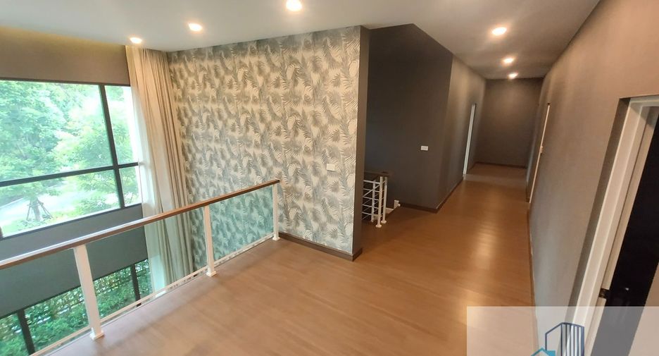 For sale 5 bedrooms house in Saphan Sung, Bangkok