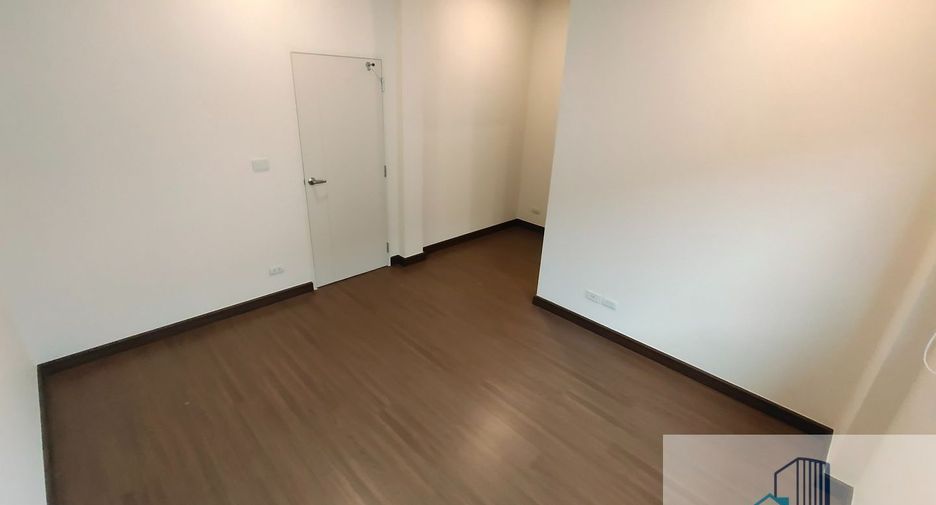 For sale 5 bedrooms house in Saphan Sung, Bangkok