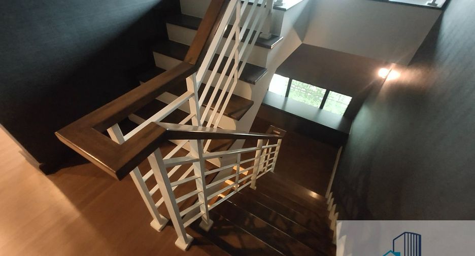 For sale 5 bedrooms house in Saphan Sung, Bangkok