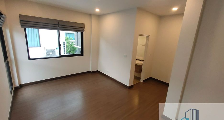 For sale 5 bedrooms house in Saphan Sung, Bangkok