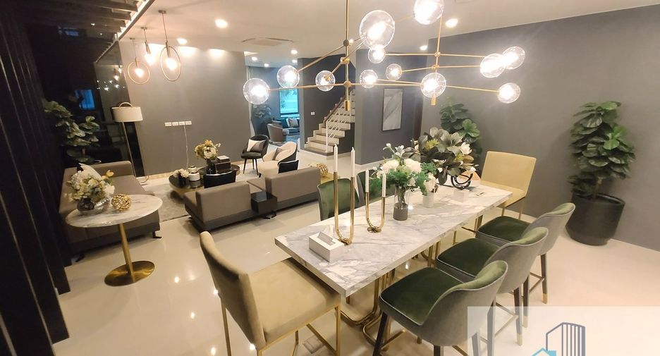 For sale 5 bedrooms house in Saphan Sung, Bangkok
