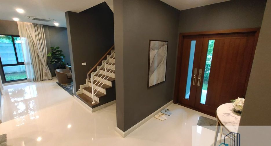 For sale 5 bedrooms house in Saphan Sung, Bangkok