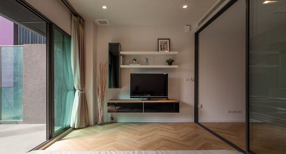 For sale 1 Beds condo in Khlong Toei, Bangkok