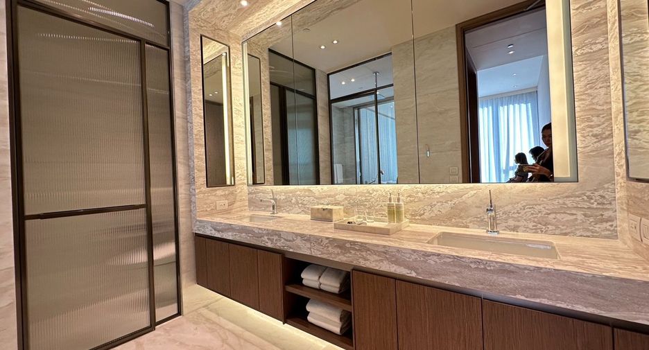 For rent そして for sale 3 ベッドルーム condo in Pathum Wan, Bangkok