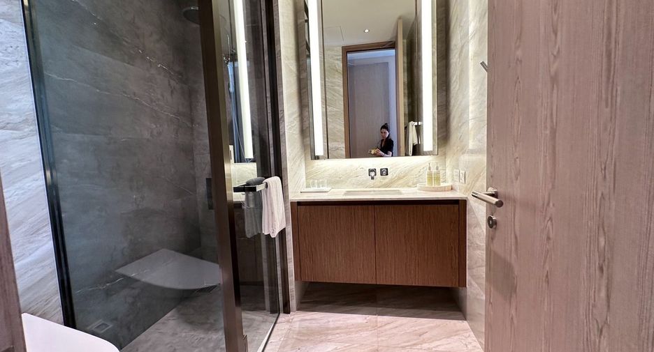 For rent そして for sale 3 ベッドルーム condo in Pathum Wan, Bangkok