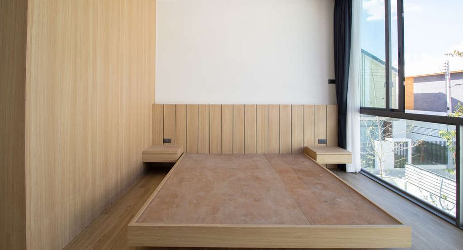 For sale 4 bedrooms house in Saraphi, Chiang Mai