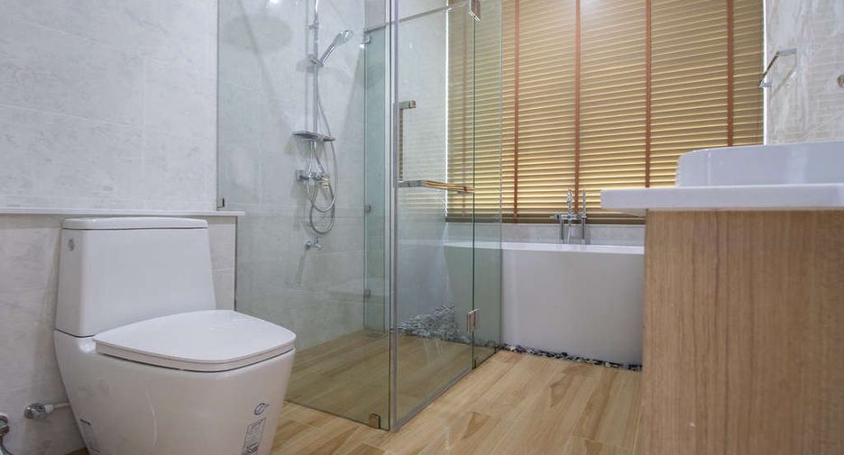 For sale 4 bedrooms house in Saraphi, Chiang Mai