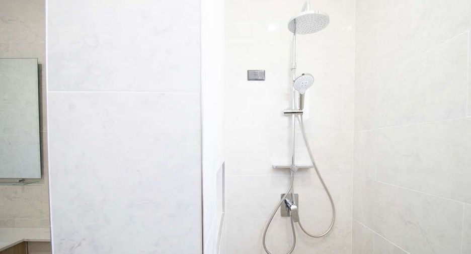 For sale 4 bedrooms house in Saraphi, Chiang Mai