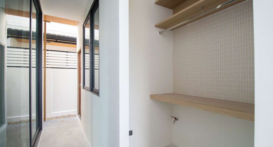 For sale 4 bedrooms house in Saraphi, Chiang Mai