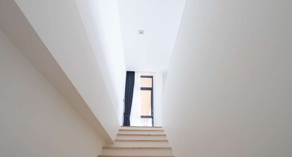 For sale 4 bedrooms house in Saraphi, Chiang Mai