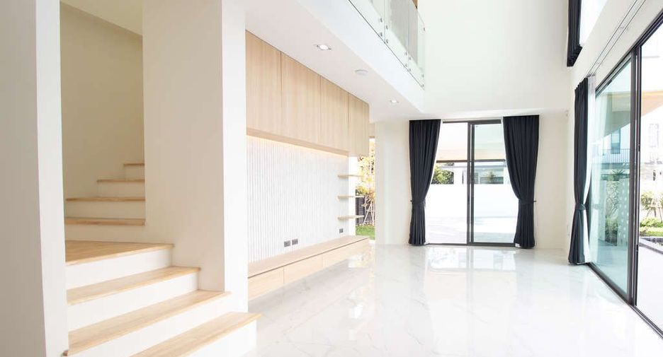 For sale 4 bedrooms house in Saraphi, Chiang Mai