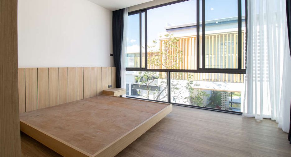 For sale 4 bedrooms house in Saraphi, Chiang Mai