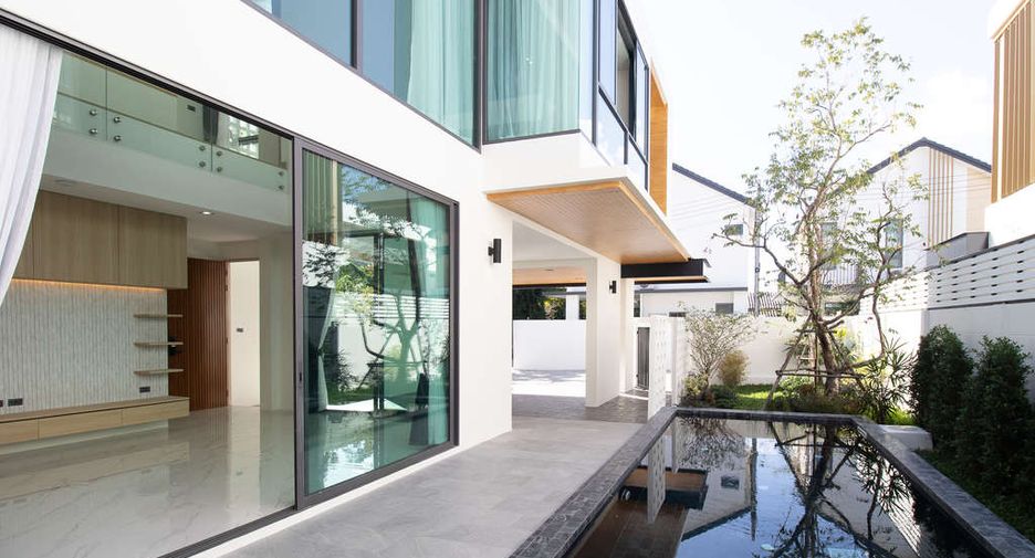 For sale 4 bedrooms house in Saraphi, Chiang Mai