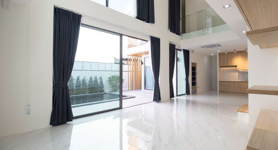 For sale 4 bedrooms house in Saraphi, Chiang Mai