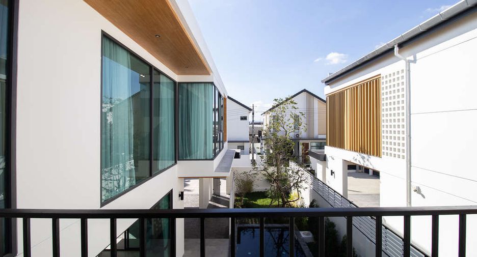 For sale 4 bedrooms house in Saraphi, Chiang Mai