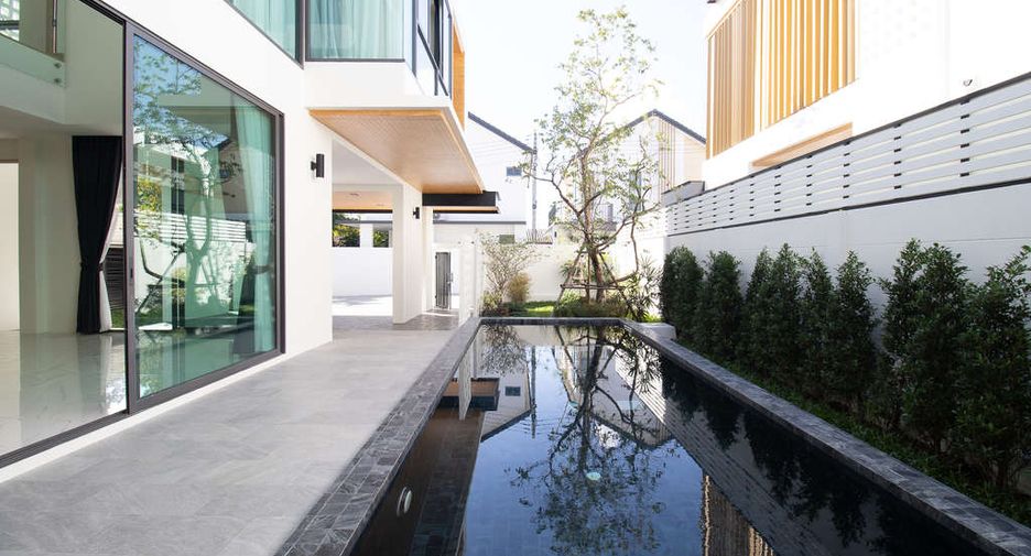 For sale 4 bedrooms house in Saraphi, Chiang Mai