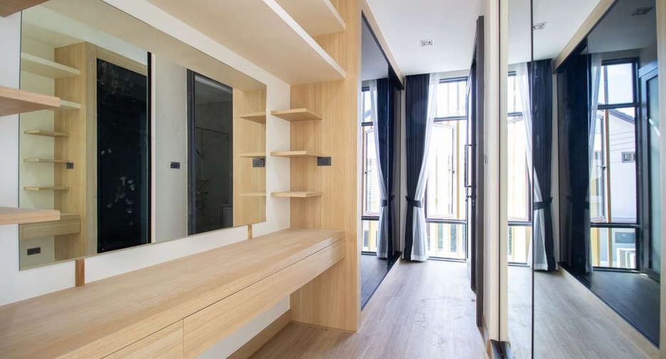 For sale 4 bedrooms house in Saraphi, Chiang Mai