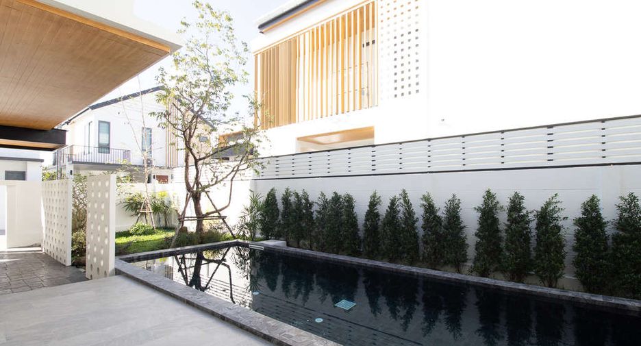 For sale 4 bedrooms house in Saraphi, Chiang Mai