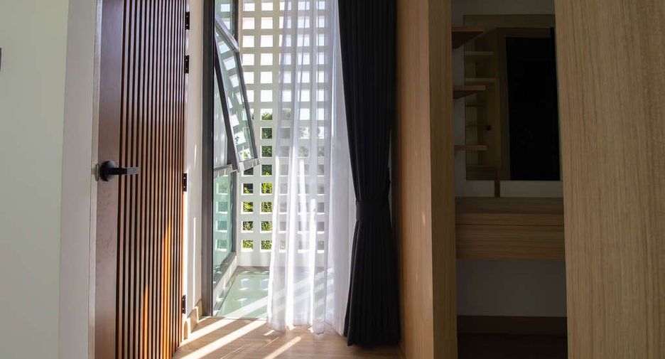 For sale 4 bedrooms house in Saraphi, Chiang Mai