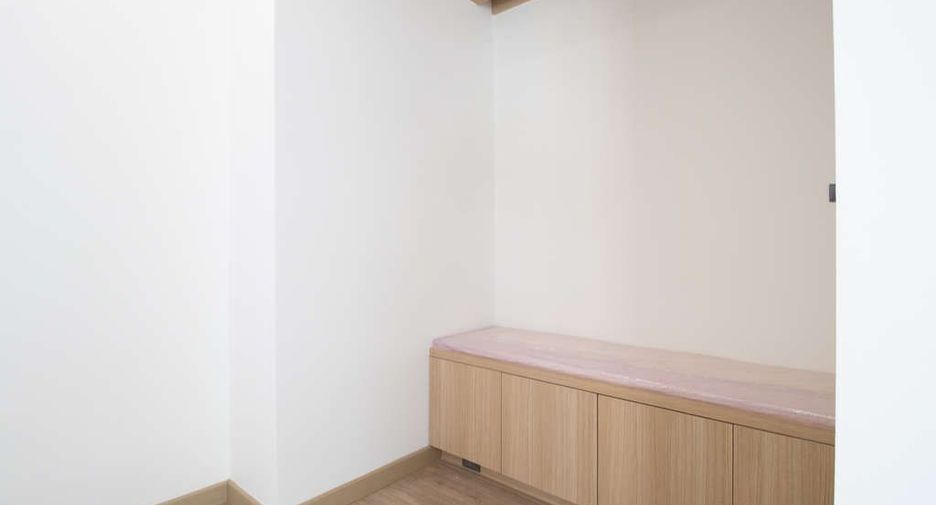 For sale 4 bedrooms house in Saraphi, Chiang Mai