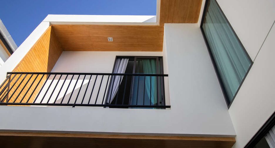 For sale 4 bedrooms house in Saraphi, Chiang Mai