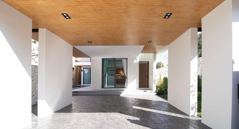 For sale 4 bedrooms house in Saraphi, Chiang Mai