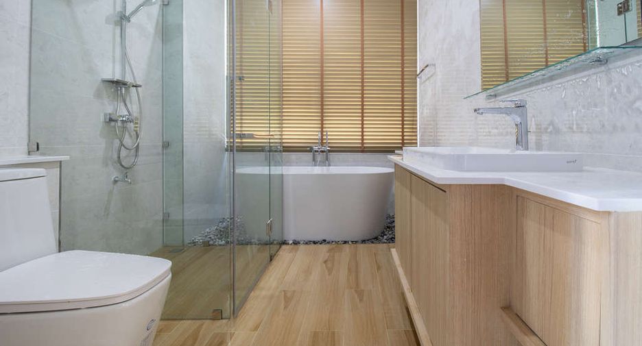 For sale 4 bedrooms house in Saraphi, Chiang Mai