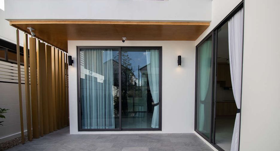 For sale 4 bedrooms house in Saraphi, Chiang Mai