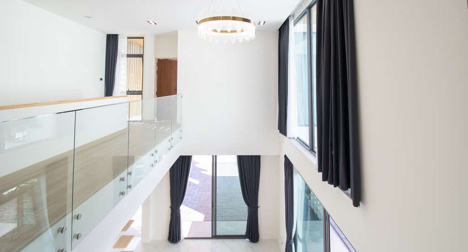 For sale 4 bedrooms house in Saraphi, Chiang Mai