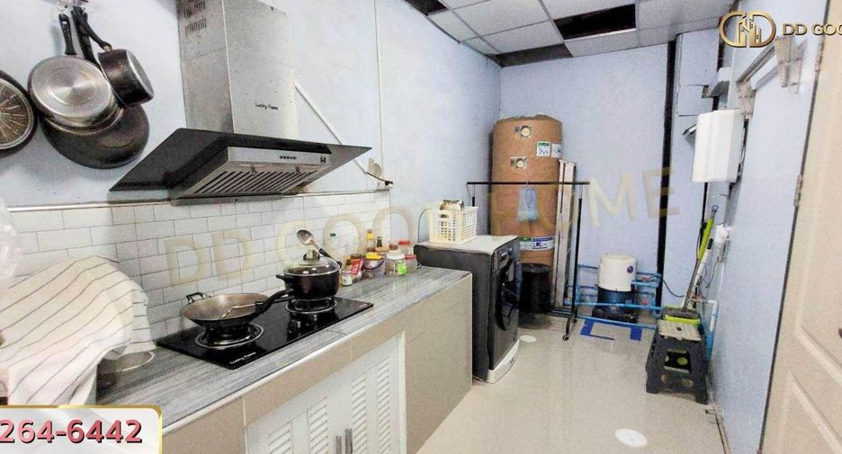 For sale 3 bed townhouse in Lam Luk Ka, Pathum Thani