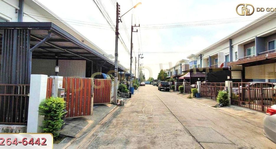 For sale 3 bed townhouse in Lam Luk Ka, Pathum Thani