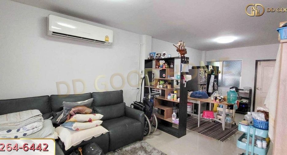 For sale 3 bed townhouse in Lam Luk Ka, Pathum Thani