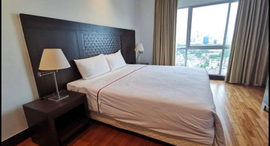 For rent 4 bedrooms condo in Pathum Wan, Bangkok