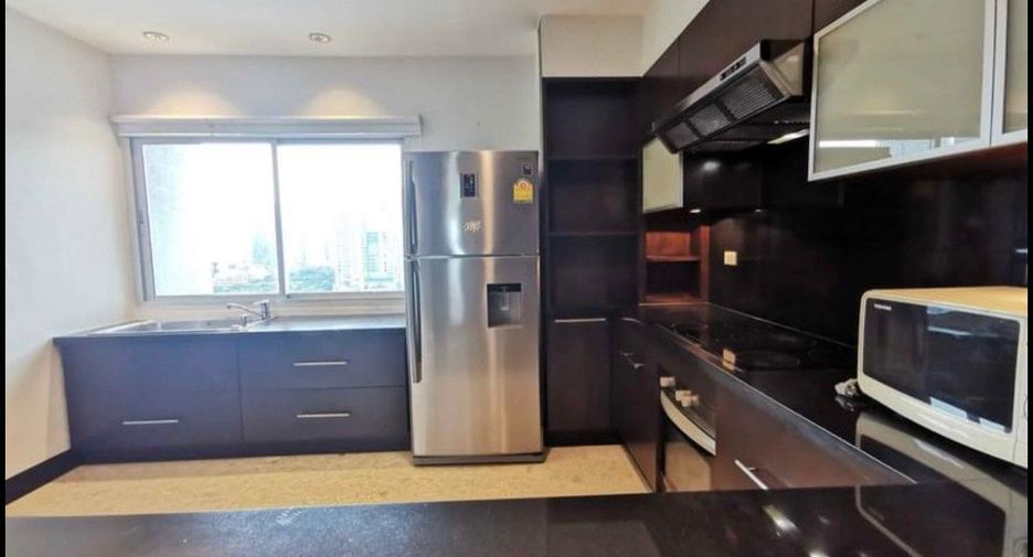 For rent 4 bedrooms condo in Pathum Wan, Bangkok