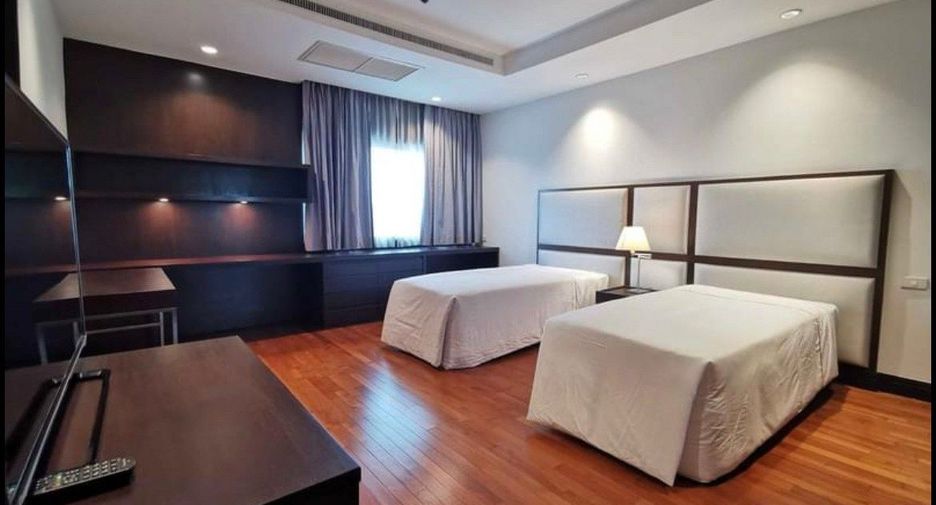 For rent 4 bedrooms condo in Pathum Wan, Bangkok