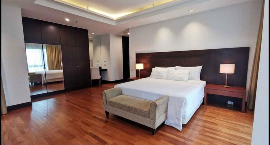 For rent 4 bedrooms condo in Pathum Wan, Bangkok