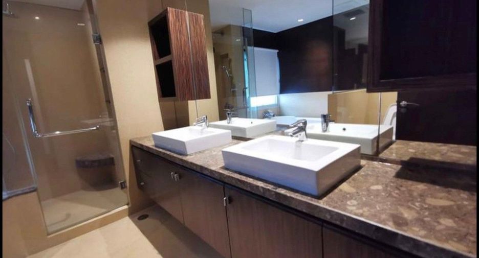 For rent 4 bedrooms condo in Pathum Wan, Bangkok
