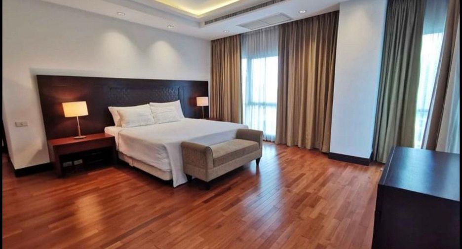For rent 4 bedrooms condo in Pathum Wan, Bangkok