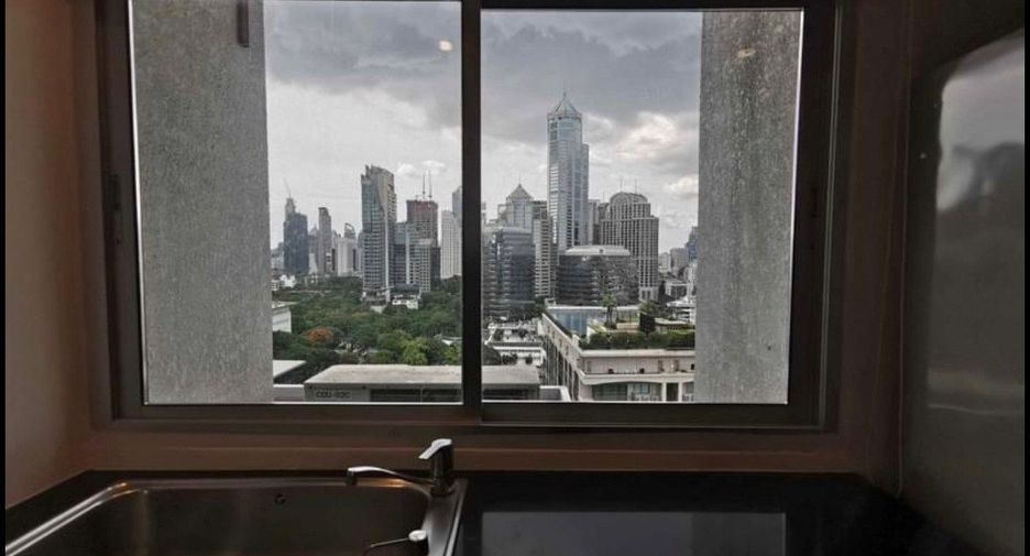 For rent 4 bedrooms condo in Pathum Wan, Bangkok