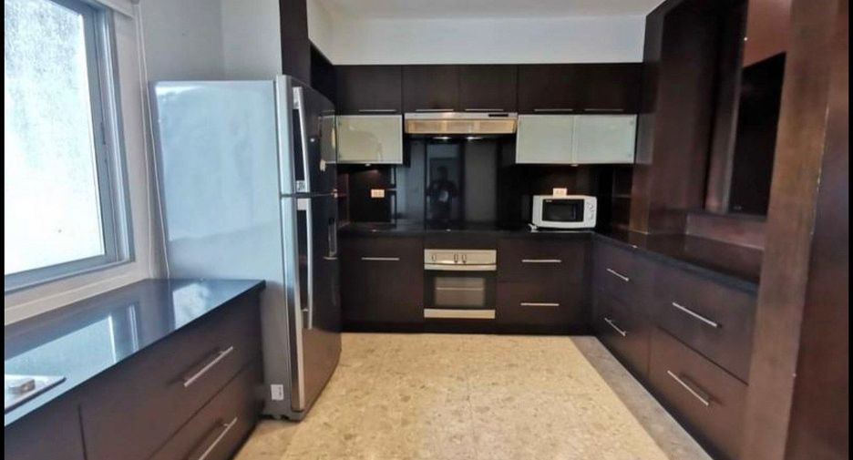 For rent 4 bedrooms condo in Pathum Wan, Bangkok